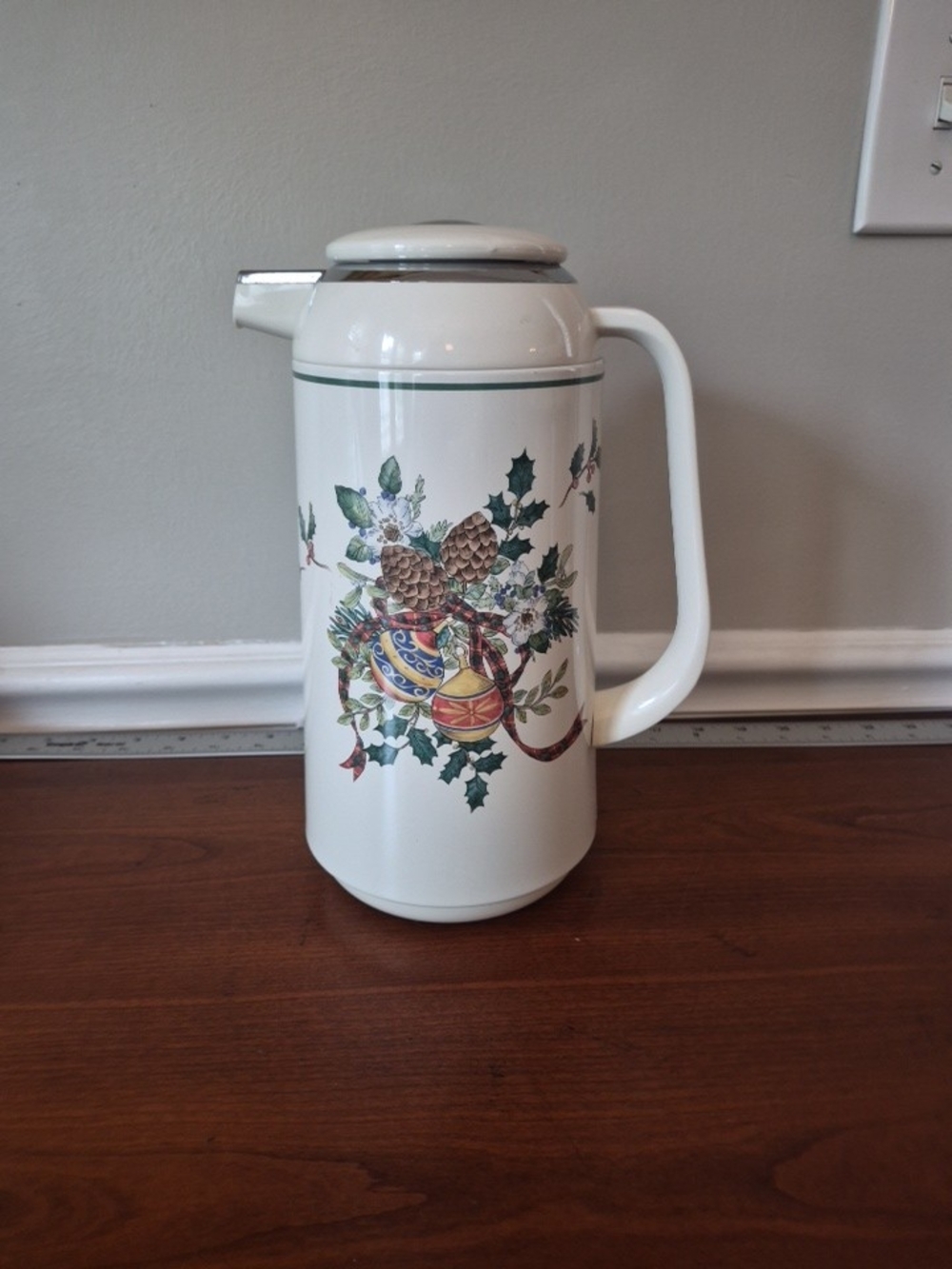 Mikasa White Holiday Pinecone Pattern Thermos